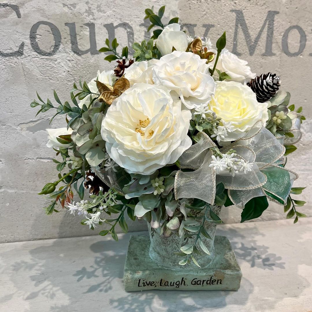 アーティフィシャルフラワー教室「相澤紀子フラワーアレンジメントスクール」2024年11月ラウンド型レッスン作品