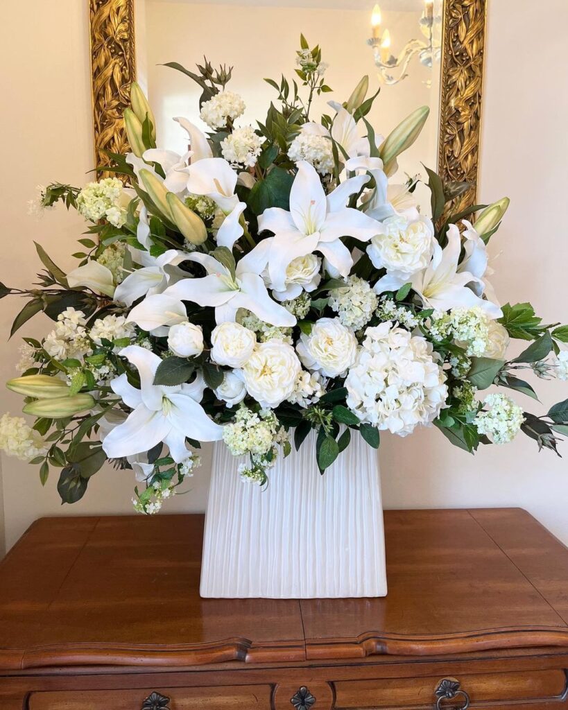 玄関ホール・超特大サイズフラワーアレンジメント 新築されたご自宅の玄関にフラワーアレンジメント オーダーメイドで