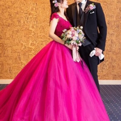 マゼンダピンクのドレスのドレスに結婚式ブライダルブーケオーダー