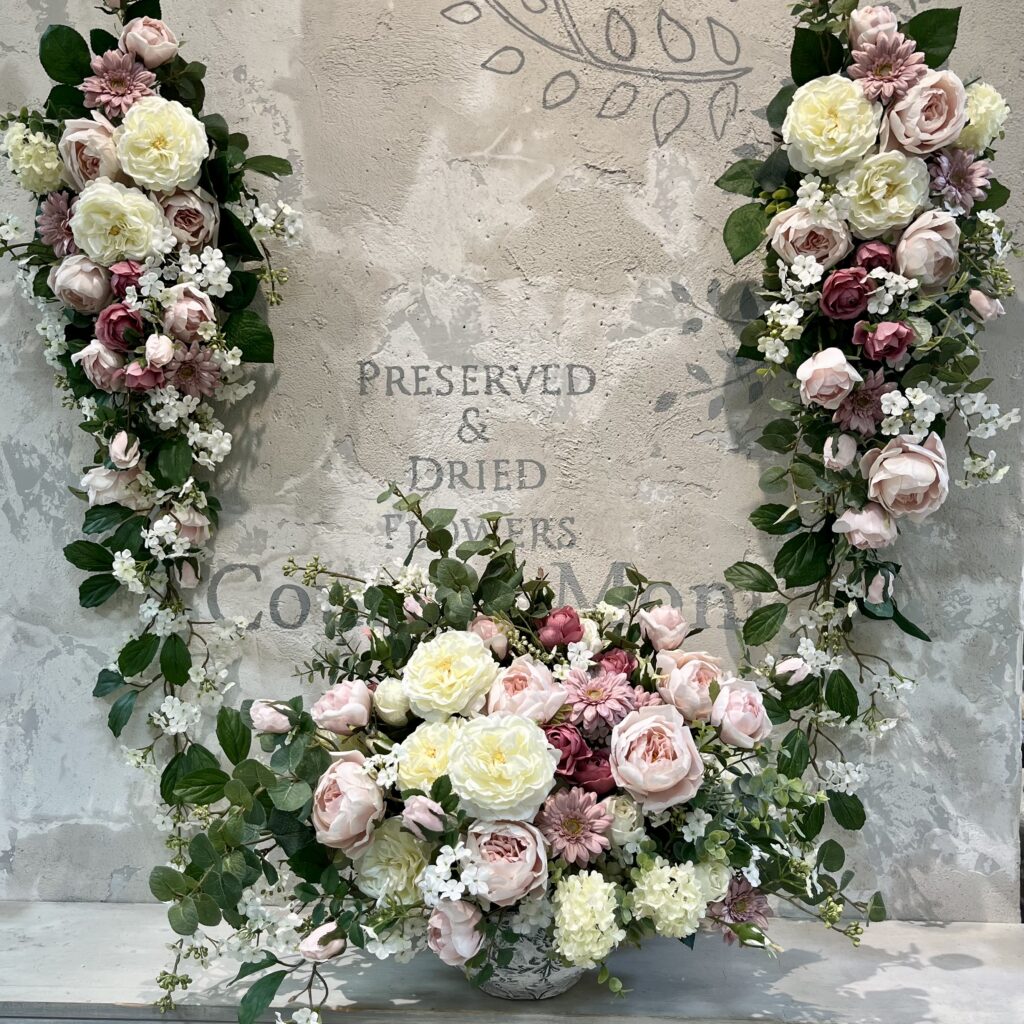 医療クリニックの壁面を飾るフラワーアレンジメントオーダー